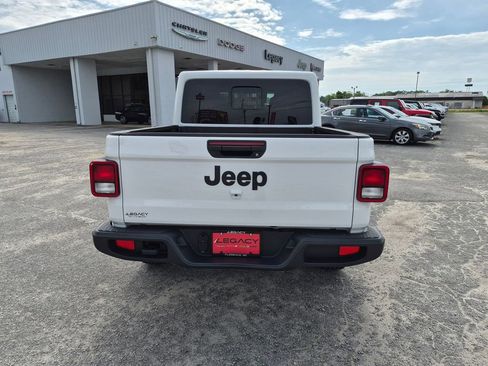 Used 2025 Jeep Gladiator Sport AWD/4WD image 4