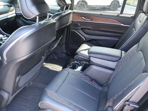 Used 2023 Jeep Grand Cherokee L Summit w/ High Altitude Package AWD/4WD image 13