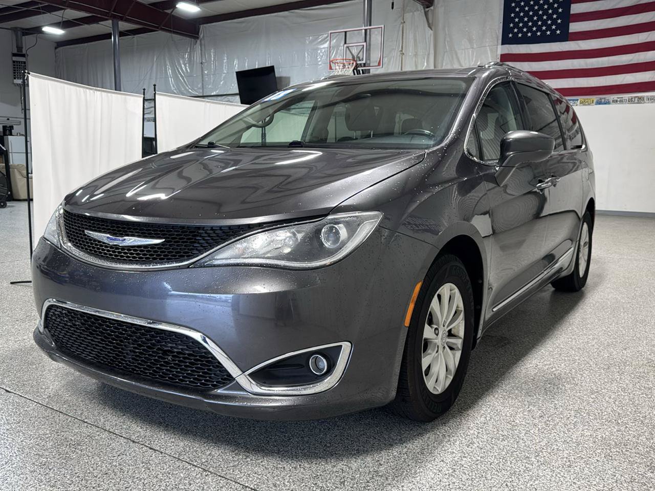 Used 2018 Chrysler Pacifica Touring-L Plus FWD image 6