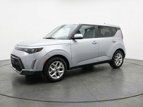 Used 2025 Kia Soul LX w/ LX Technology Package image 3