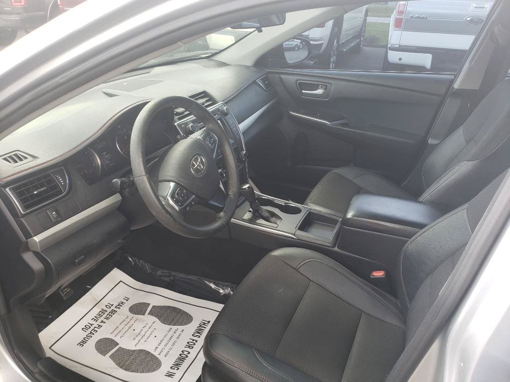 Used 2017 Toyota Camry SE FWD image 5