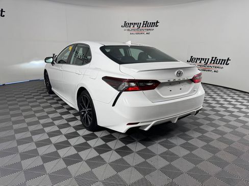 Used 2021 Toyota Camry SE image 8