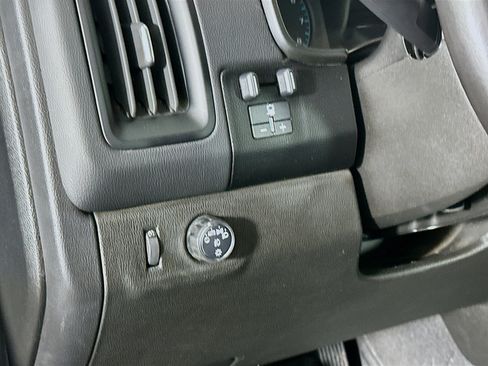 Used 2021 Chevrolet Colorado LT w/ Safety Package RWD image 16