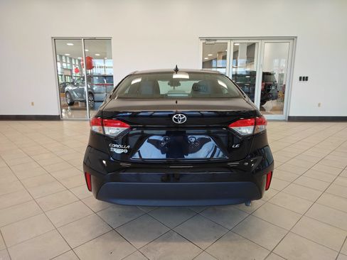 Used 2025 Toyota Corolla LE FWD image 4