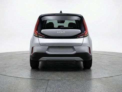 Used 2025 Kia Soul LX w/ LX Technology Package FWD image 7