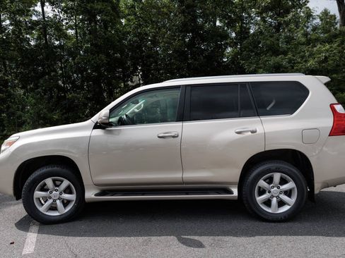 Used 2010 Lexus GX 460 w/ Comfort Plus Pkg AWD/4WD image 5
