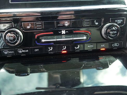 Used 2025 Jeep Grand Cherokee Laredo X w/ Luxury Tech Group I AWD/4WD image 19