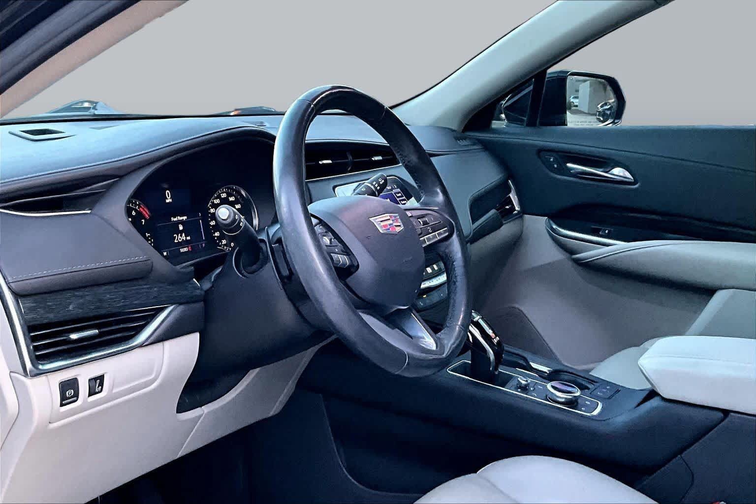 Used 2020 Cadillac XT4 Premium Luxury w/ Cold Weather Package FWD image 17