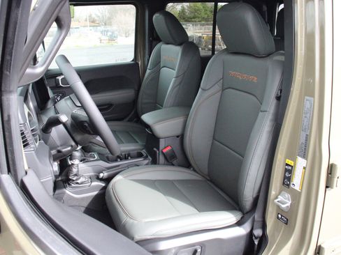 New 2026 Jeep Gladiator Mojave image 4