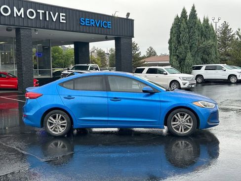 Used 2017 Hyundai Elantra SE FWD image 3