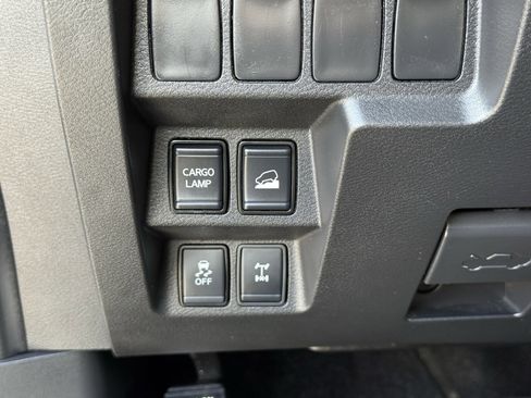 Used 2024 Nissan Frontier PRO-4X image 25