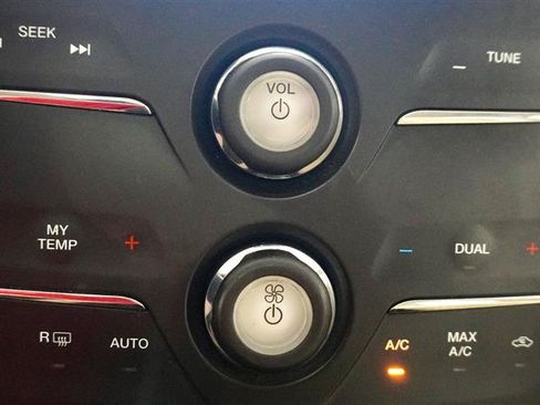 Used 2016 Ford Taurus Limited FWD image 19