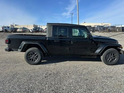 New 2026 Jeep Gladiator Sport image 2
