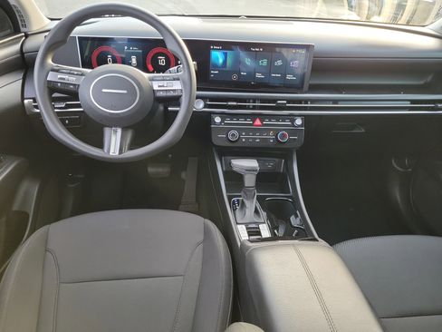 Certified 2025 Hyundai Tucson SE image 6