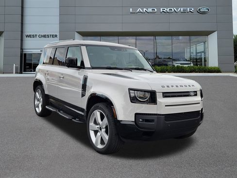 New 2026 Land Rover Defender 110 X-Dynamic SE image 2