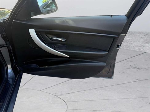 Used 2018 BMW 320i Sedan RWD image 10