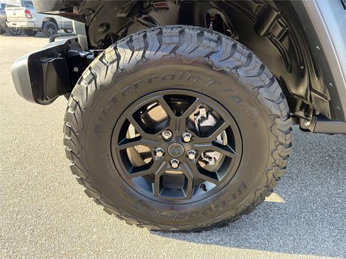 Used 2025 Jeep Wrangler Willys image 10