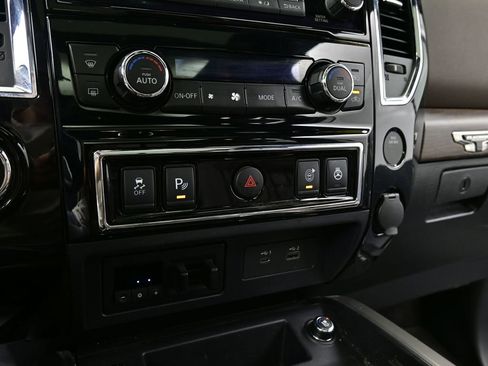 Used 2021 Nissan Titan Platinum Reserve w/ Moonroof Package image 11