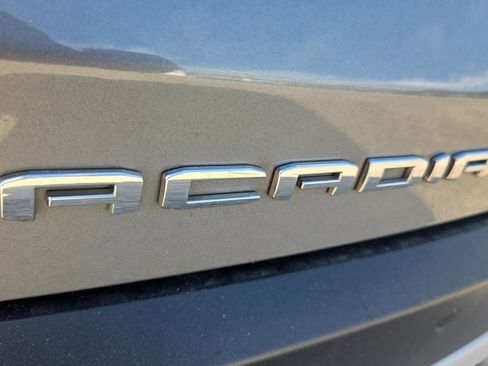 Used 2023 GMC Acadia SLT w/ Preferred Package image 16