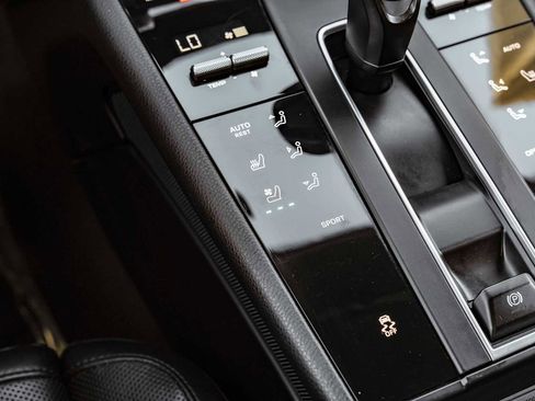 Used 2023 Porsche Macan image 24