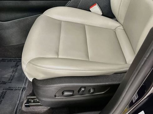 Used 2023 Cadillac XT4 Luxury FWD image 30