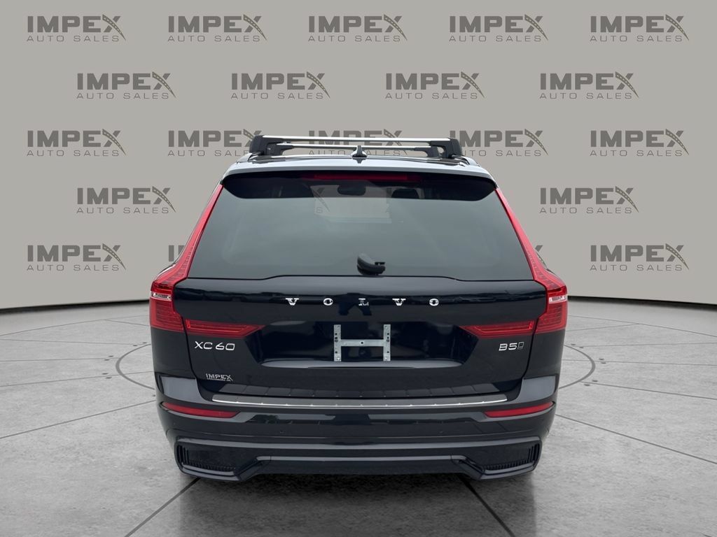 Used 2024 Volvo XC60 B5 Core AWD/4WD image 4