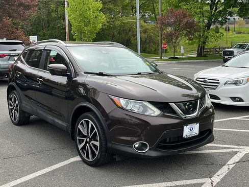 Used 2017 Nissan Rogue Sport SL w/ SL Premium Package AWD/4WD image 3