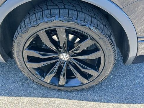 Used 2020 Volkswagen Tiguan SE R-Line FWD image 6