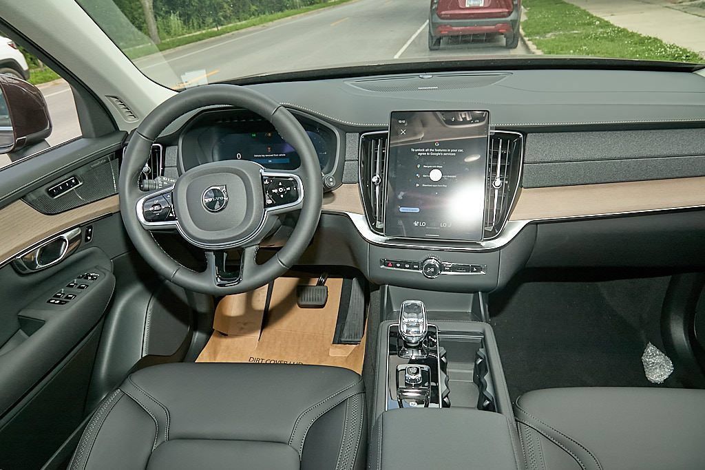 New 2026 Volvo XC90 T8 Plus w/ Protection Package AWD/4WD image 25
