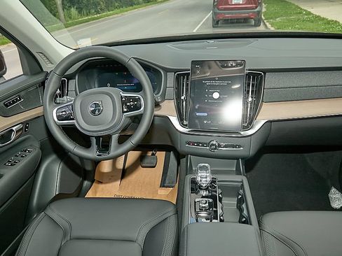 New 2026 Volvo XC90 T8 Plus w/ Protection Package AWD/4WD image 25