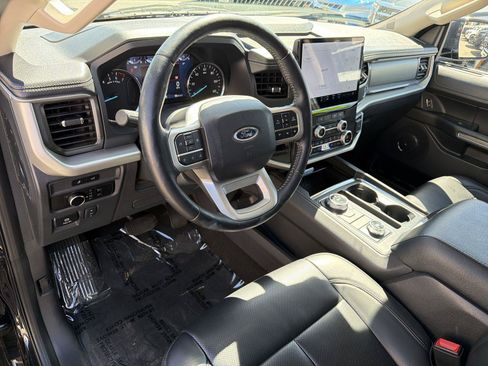Used 2024 Ford Expedition XLT AWD/4WD image 9