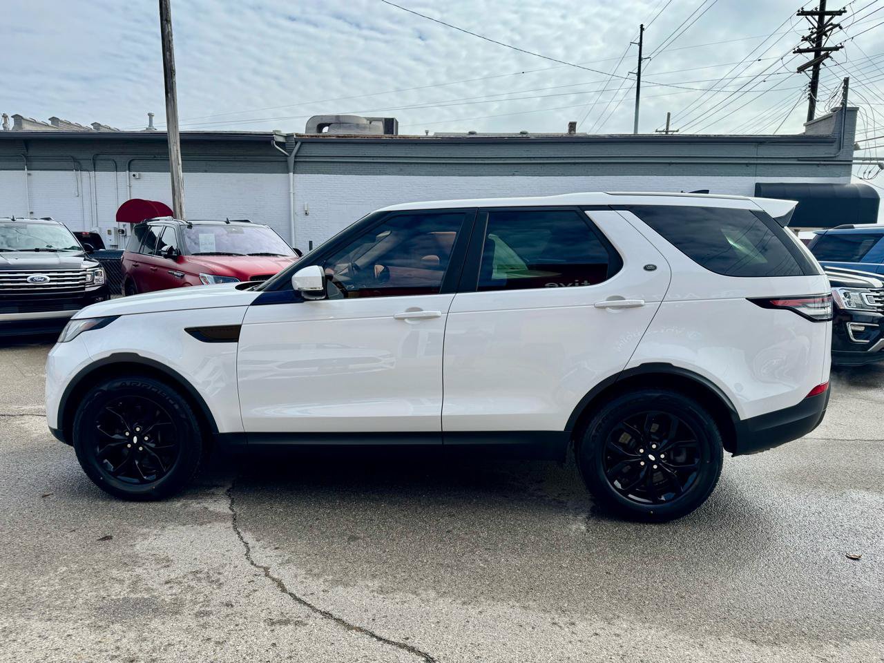 Used 2017 Land Rover Discovery SE AWD/4WD image 7