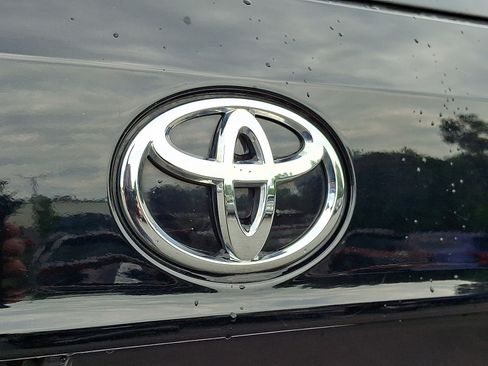 Used 2021 Toyota Highlander XLE AWD/4WD image 33
