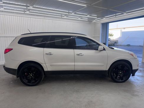 Used 2011 Chevrolet Traverse LTZ image 4