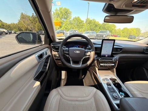 Used 2021 Ford Explorer Platinum w/ Equipment Group 601A AWD/4WD image 14