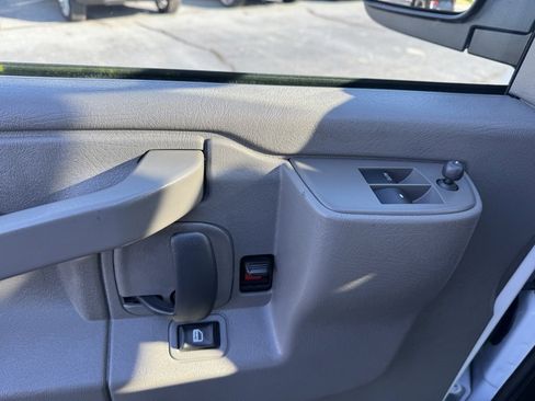 Used 2024 GMC Savana 2500 Work Van w/ Driver Convenience Package image 18