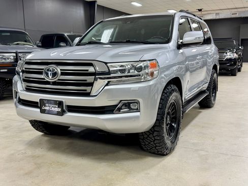 Used 2016 Toyota Land Cruiser image 3