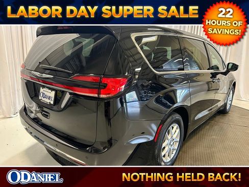 Used 2025 Chrysler Pacifica Select FWD image 29