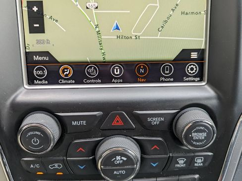 Used 2018 Jeep Grand Cherokee Limited AWD/4WD image 3