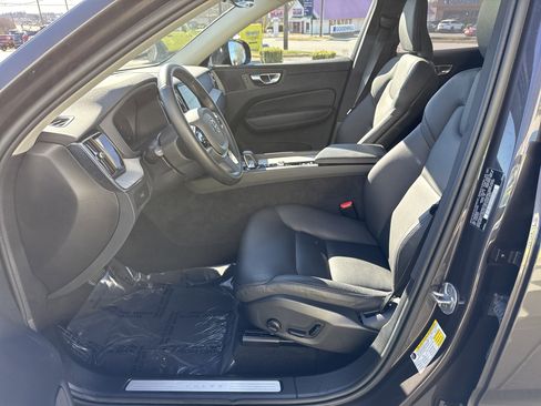 Used 2025 Volvo XC60 B5 Plus image 14