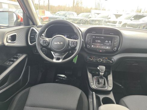 Used 2022 Kia Soul LX image 20