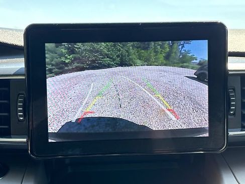 Used 2022 Ford Explorer XLT w/ Equipment Group 202A AWD/4WD image 34