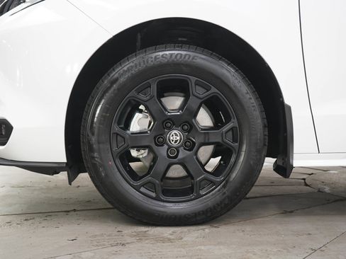 Used 2026 Toyota Sienna XLE Woodland Edition AWD/4WD image 31