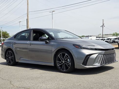Used 2025 Toyota Camry XSE FWD image 7