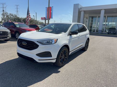 Certified 2022 Ford Edge SE w/ Black Appearance Package AWD/4WD image 2