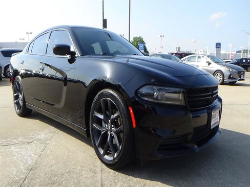 Used 2021 Dodge Charger SXT w/ Blacktop Package RWD image 4
