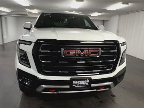 Used 2025 GMC Yukon AT4 image 3