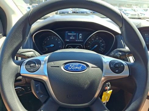 Used 2014 Ford Focus SE FWD image 18