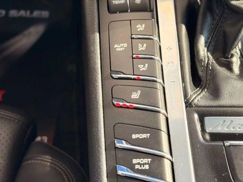Used 2017 Porsche Macan GTS AWD/4WD image 29