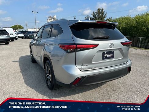 Used 2023 Toyota Highlander XLE FWD image 7
